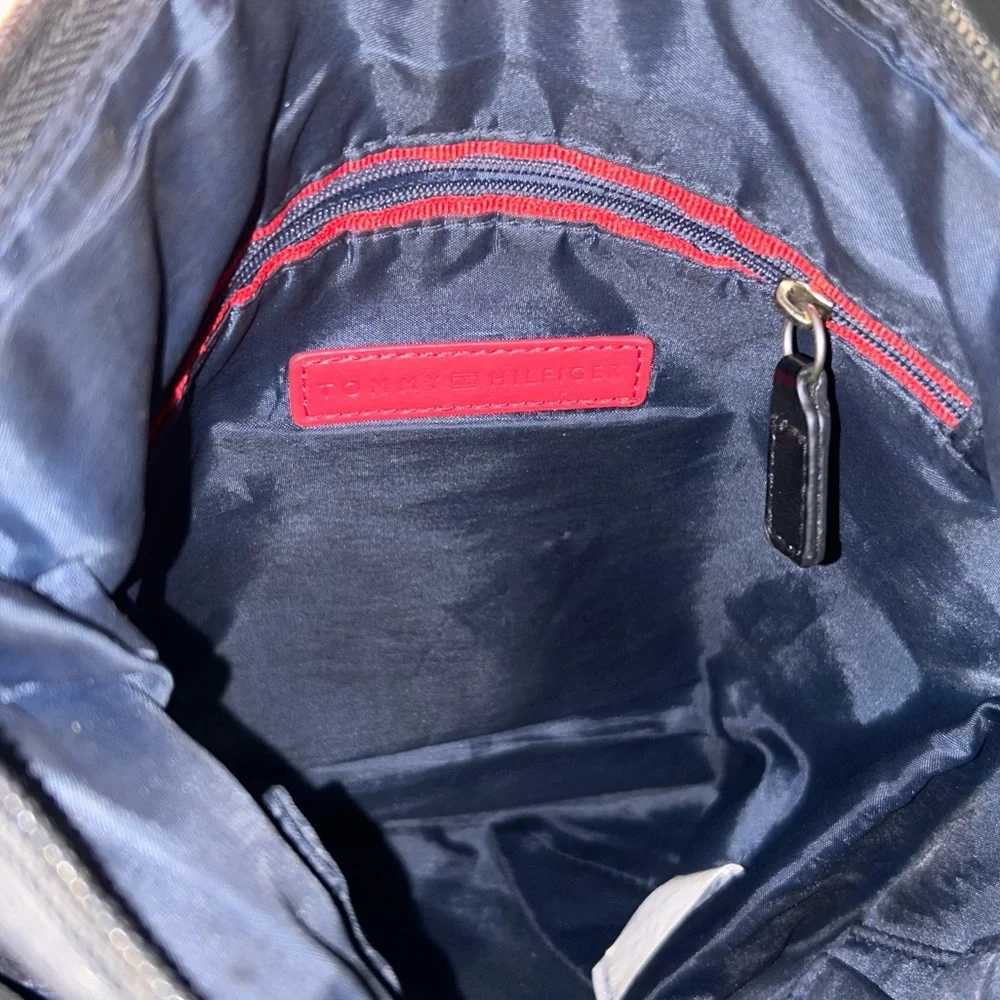 TOMMY HILFIGER Black Crossbody Shoulder Bag